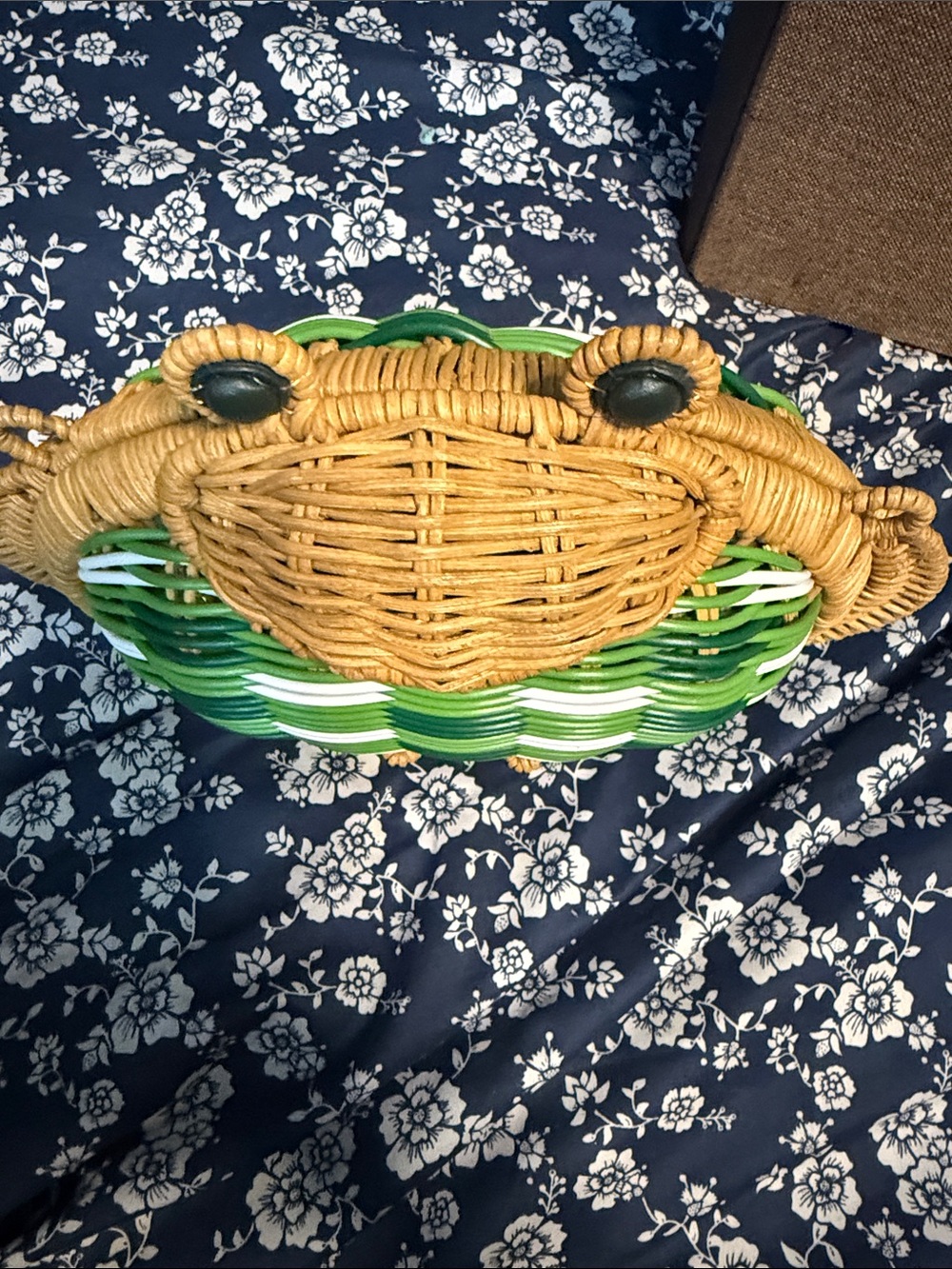 kate spade Wicker Frog Shoulder Bag in Green, White, Tan - Picture 2 of 4